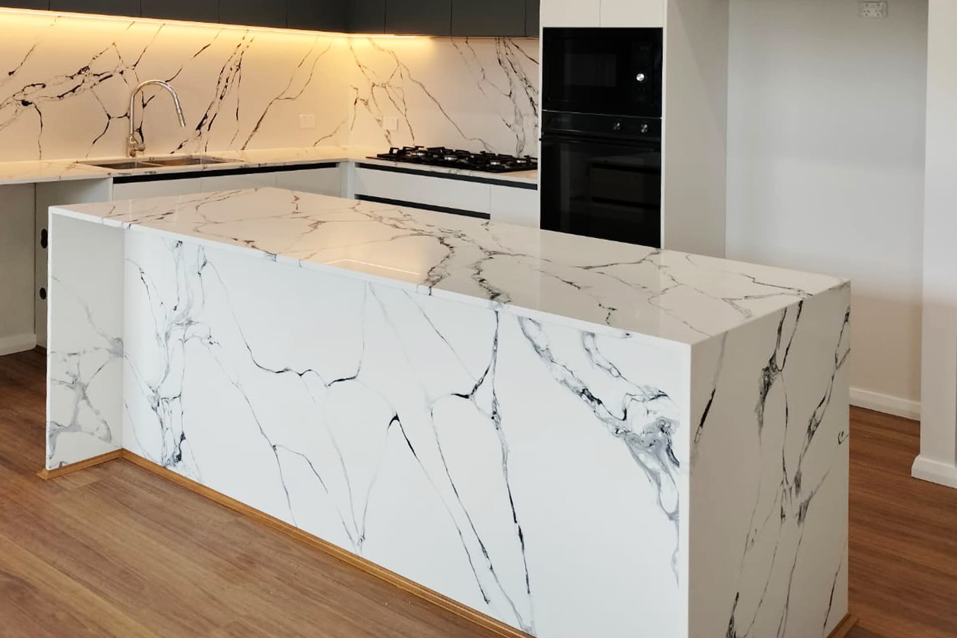 Stone Surfaces 6022 Punaluu: Elevating Pool Houses into Luxurious Retreats