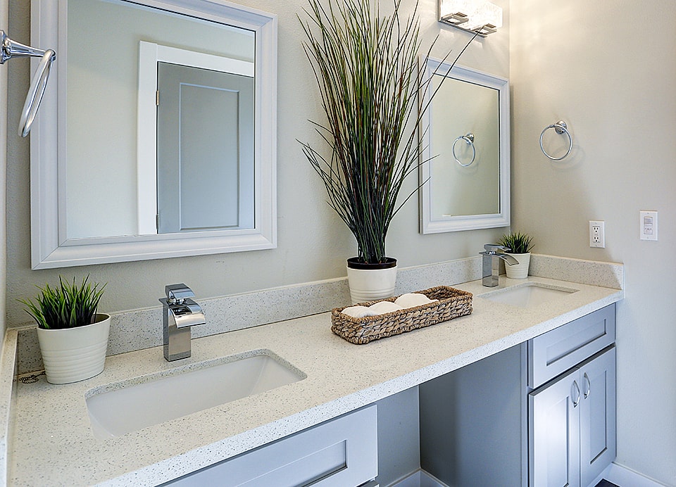 Linnstone Silica Free Surfaces 7027 Crystal White for Vanity Tops