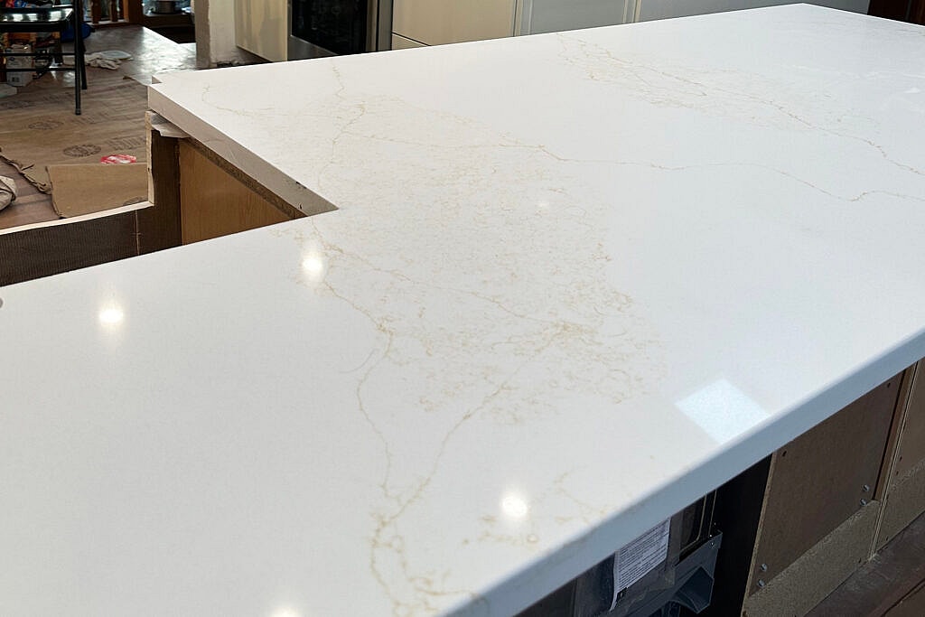 Stone Surfaces Elegance Inspired by the Desert: The 5167 Sahara Ridge Journey with Linnstone 6 Linnstone Surfaces 5167 Sahara Ridge