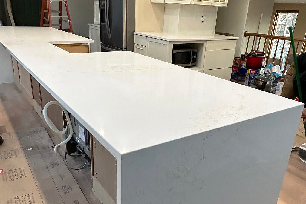 Stone Surfaces Elegance Inspired by the Desert: The 5167 Sahara Ridge Journey with Linnstone 2 Linnstone Surfaces 5167 Sahara Ridge