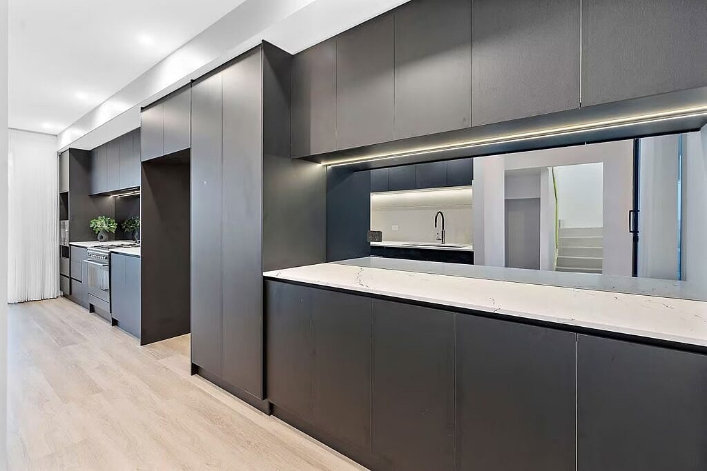 Resilience in Harmony: The 6027 Seaford Stone Surface 12 Stone Surfaces 6027 Seaford