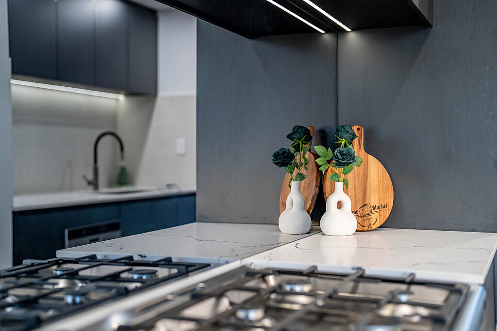 Resilience in Harmony: The 6027 Seaford Stone Surface 15 Stone Surfaces 6027 Seaford