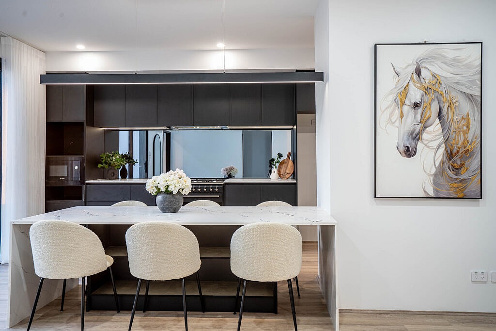 Resilience in Harmony: The 6027 Seaford Stone Surface 14 Stone Surfaces 6027 Seaford