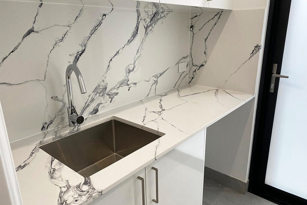 Punaluu 6022 – The Art of Silica Free Stone: Where Elegance Meets Mystery 2 Linnstone Surfaces 6022 Punaluu