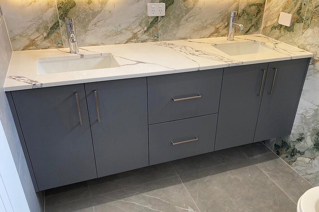 Punaluu 6022 – The Art of Silica Free Stone: Where Elegance Meets Mystery 4 Linnstone Surfaces 6022 Punaluu