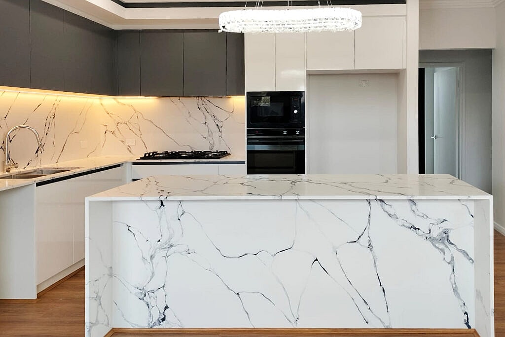 Punaluu 6022 – The Art of Silica Free Stone: Where Elegance Meets Mystery 7 Linnstone Surfaces 6022 Punaluu
