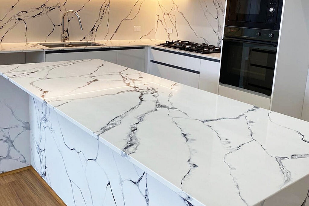Punaluu 6022 – The Art of Silica Free Stone: Where Elegance Meets Mystery 8 Linnstone Surfaces 6022 Punaluu
