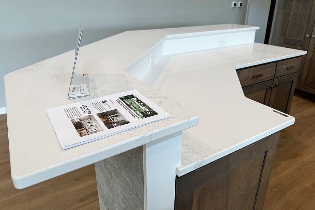 Dual Wonders of Stone Surfaces: The Exquisite Showcase of 5107 Vinson Crest and 6073 Eiger Mist 7 Linnstone Surfaces 5107 Vinson Crest