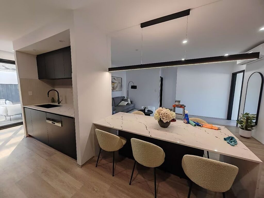 Resilience in Harmony: The 6027 Seaford Stone Surface 6 Stone Surfaces 6027 Seaford
