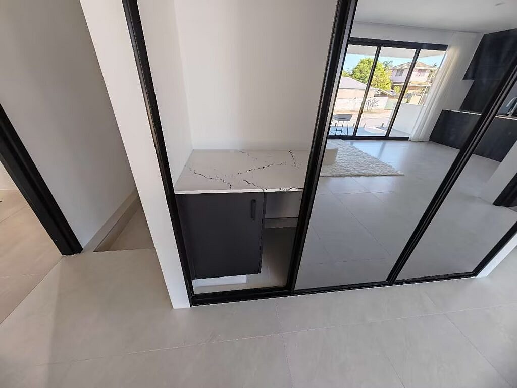 Resilience in Harmony: The 6027 Seaford Stone Surface 9 Stone Surfaces 6027 Seaford