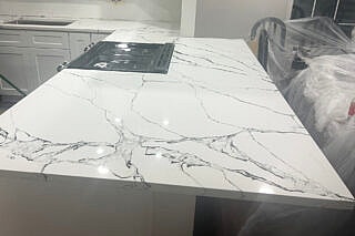 The 6022 Punaluu Experience: A Beacon of Elegance on Stone Surfaces 1 Linnstone Surfaces 6022 Punaluu